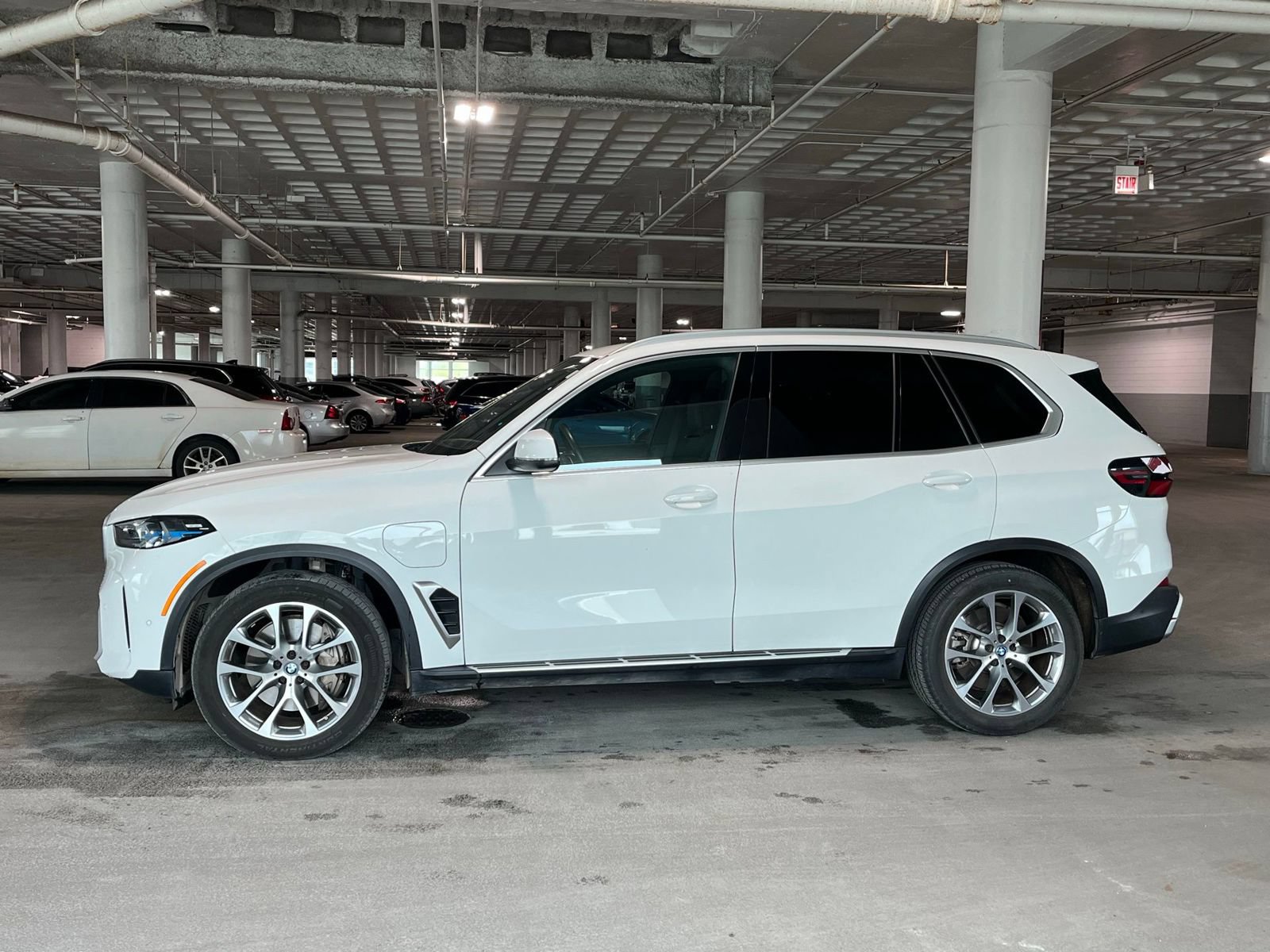 Used 2025 BMW X5 xDrive50e AWD/4WD image 5
