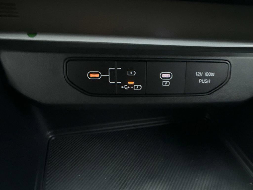 Used 2025 Kia Carnival image 31