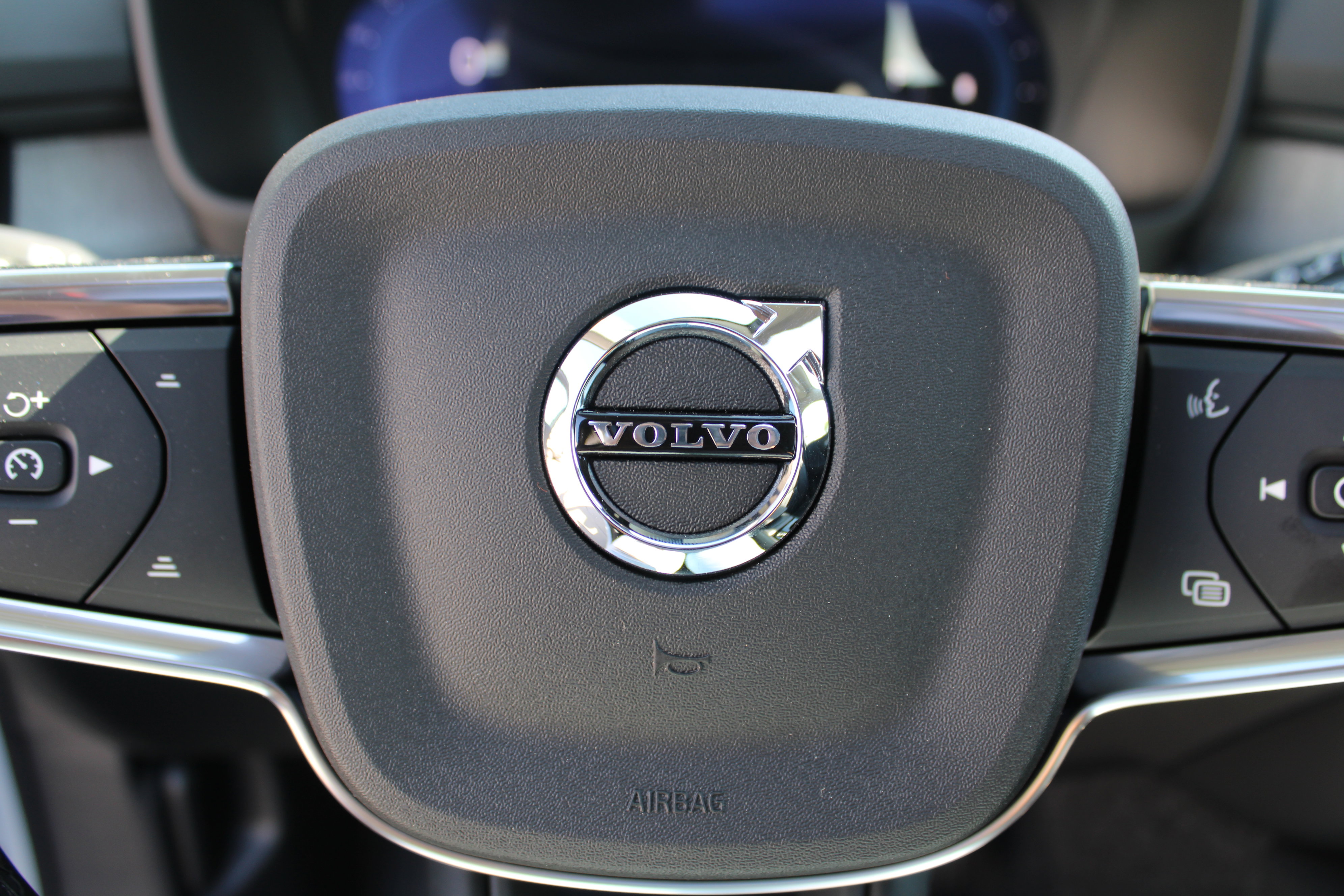 New 2025 Volvo XC40 B5 Plus w/ Protection Package Premier image 21