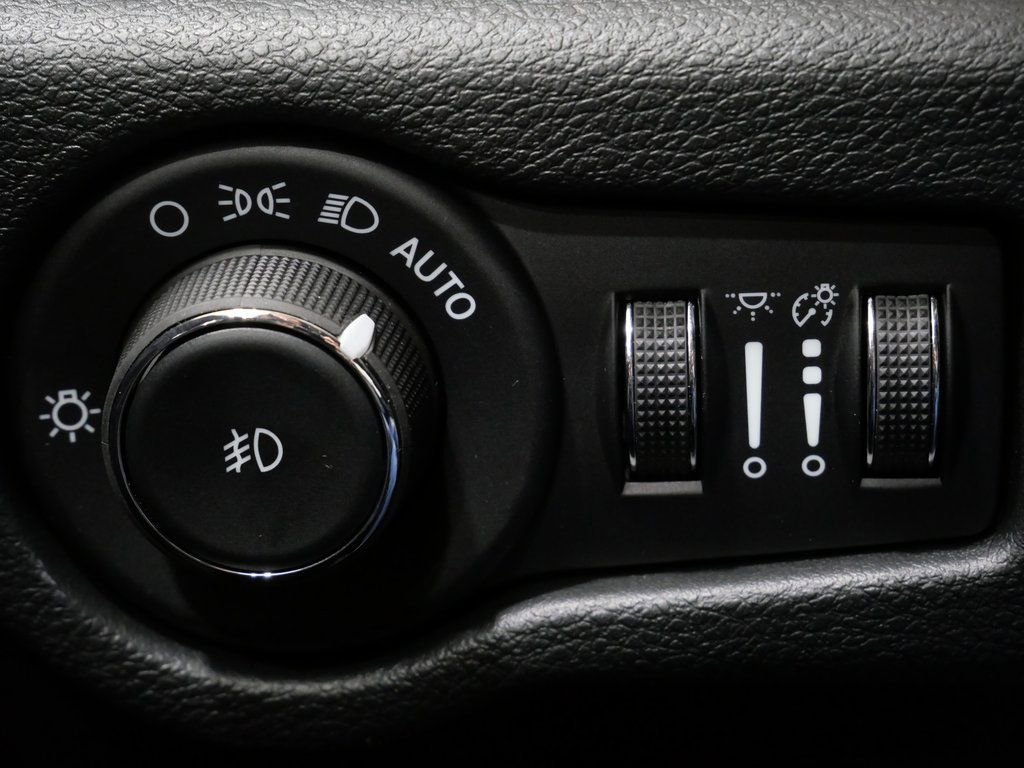 New 2026 Chrysler Pacifica Select image 15