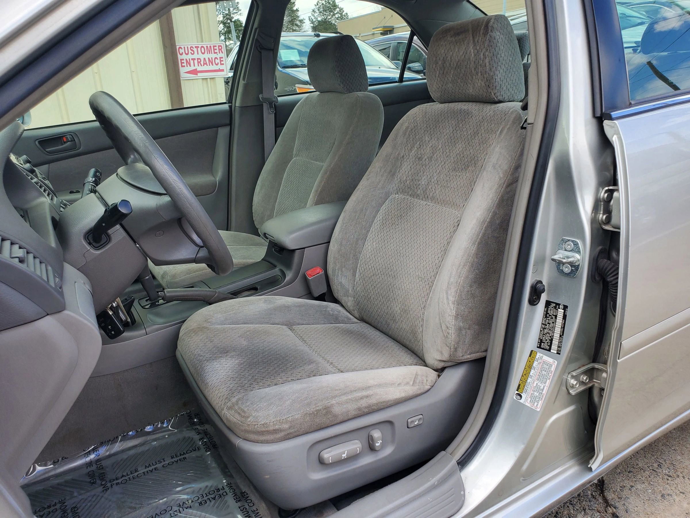 Used 2004 Toyota Camry LE image 19