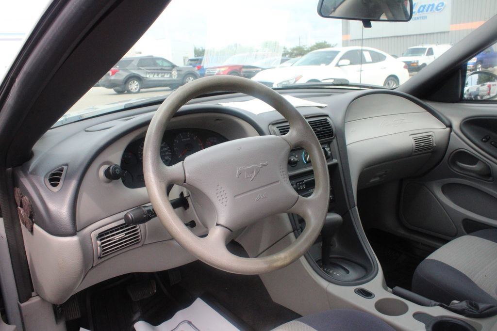 Used 2003 Ford Mustang Coupe RWD image 2