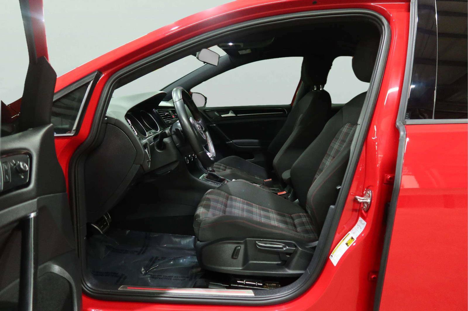 Used 2017 Volkswagen GTI 4-Door FWD image 15