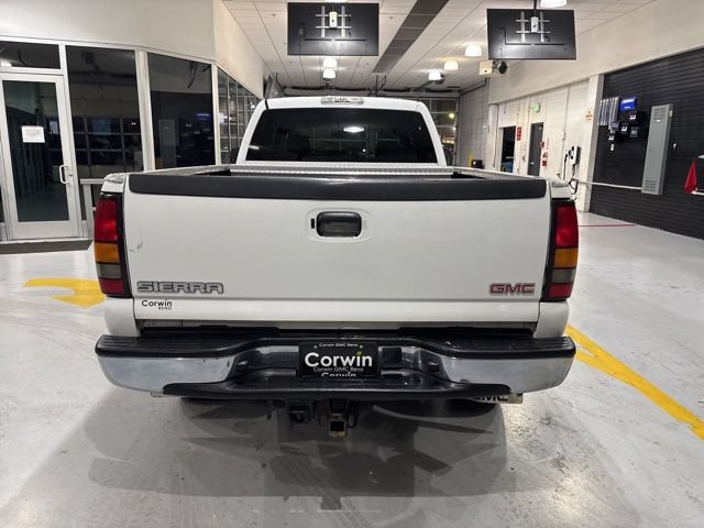 Used 2004 GMC Sierra 2500 SLT w/ Heavy-Duty Power Package AWD/4WD image 4