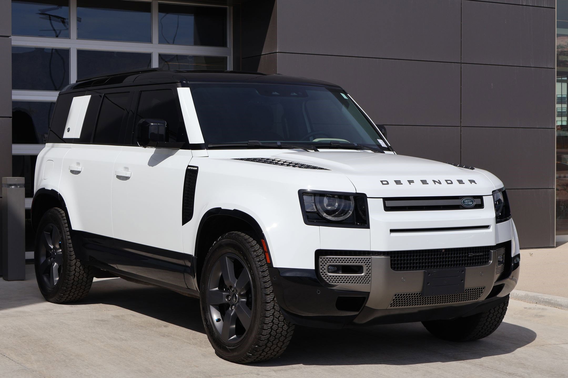 Certified 2023 Land Rover Defender 110 X-Dynamic SE image 3