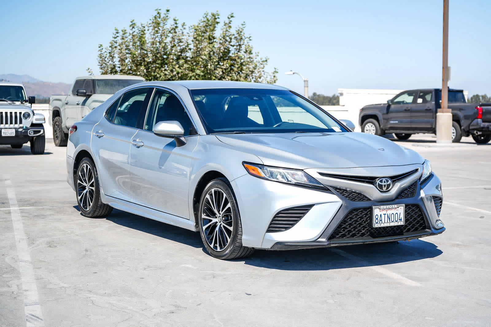 Used 2018 Toyota Camry SE FWD image 4