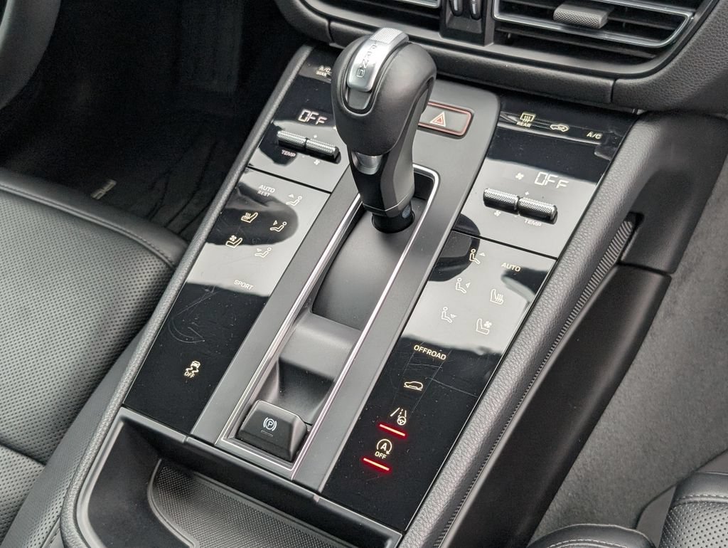 Certified 2024 Porsche Macan AWD/4WD image 15