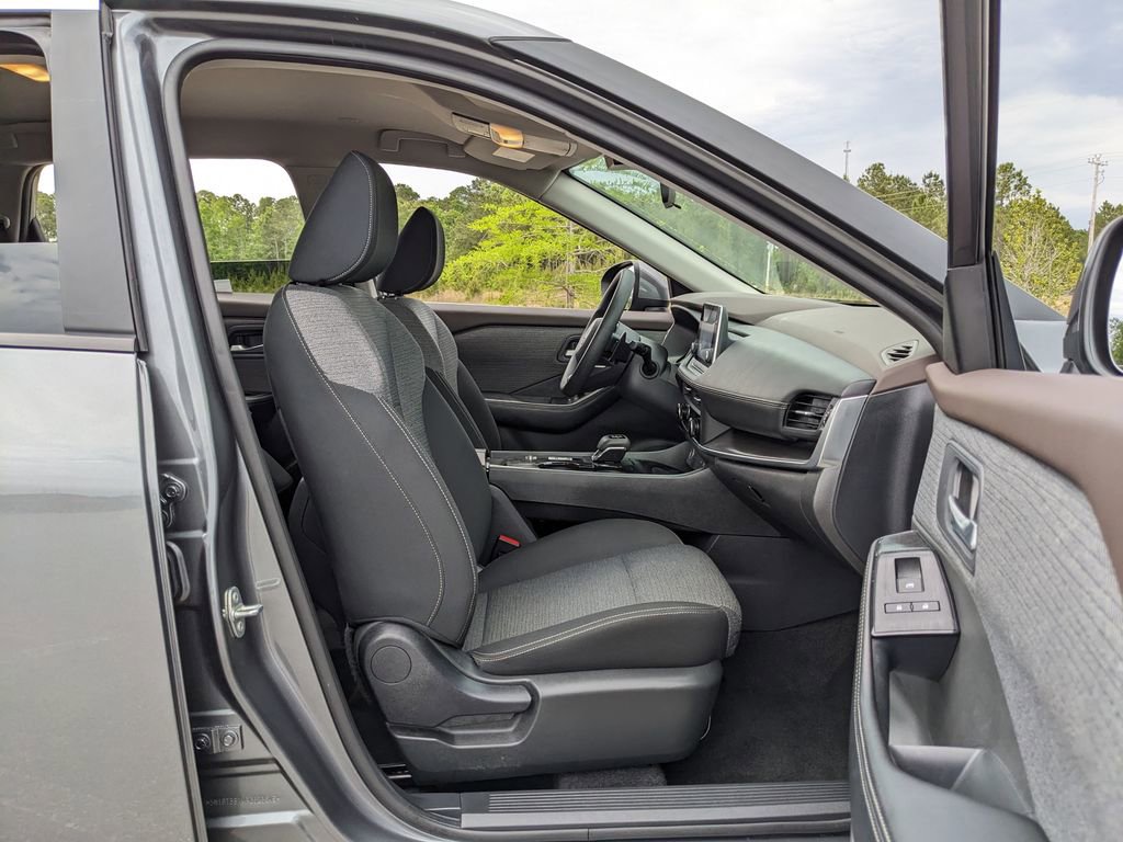 Used 2023 Nissan Rogue SV FWD image 45