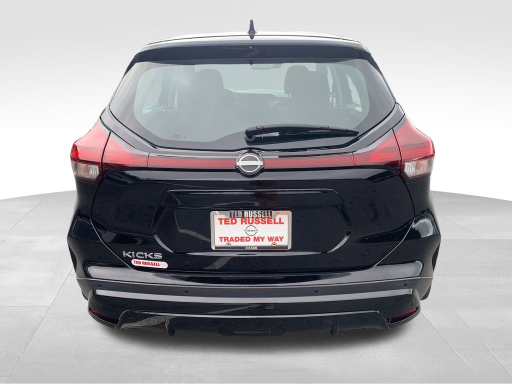 Used 2022 Nissan Kicks S FWD image 4