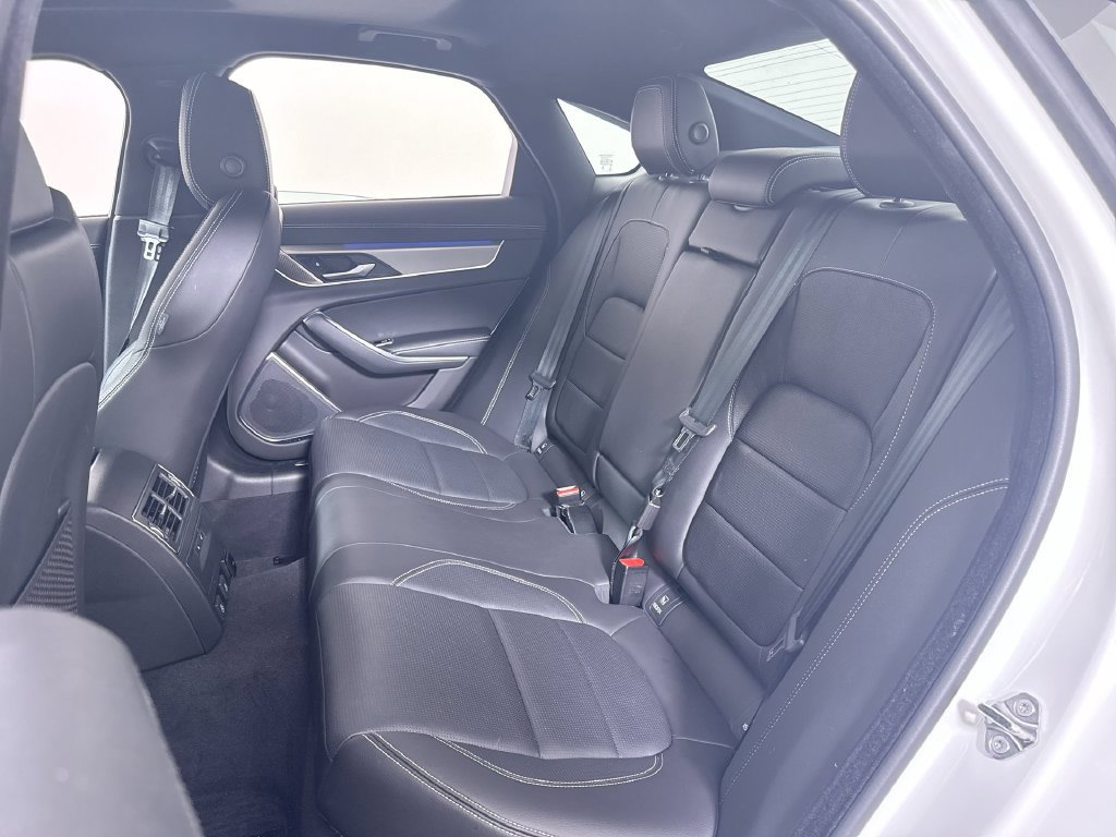 Used 2024 Jaguar XF R-Dynamic SE AWD/4WD image 21