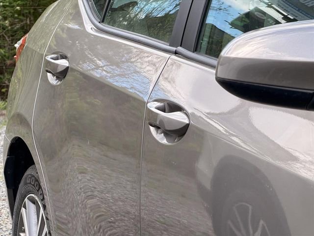 Used 2015 Toyota Corolla LE FWD image 23