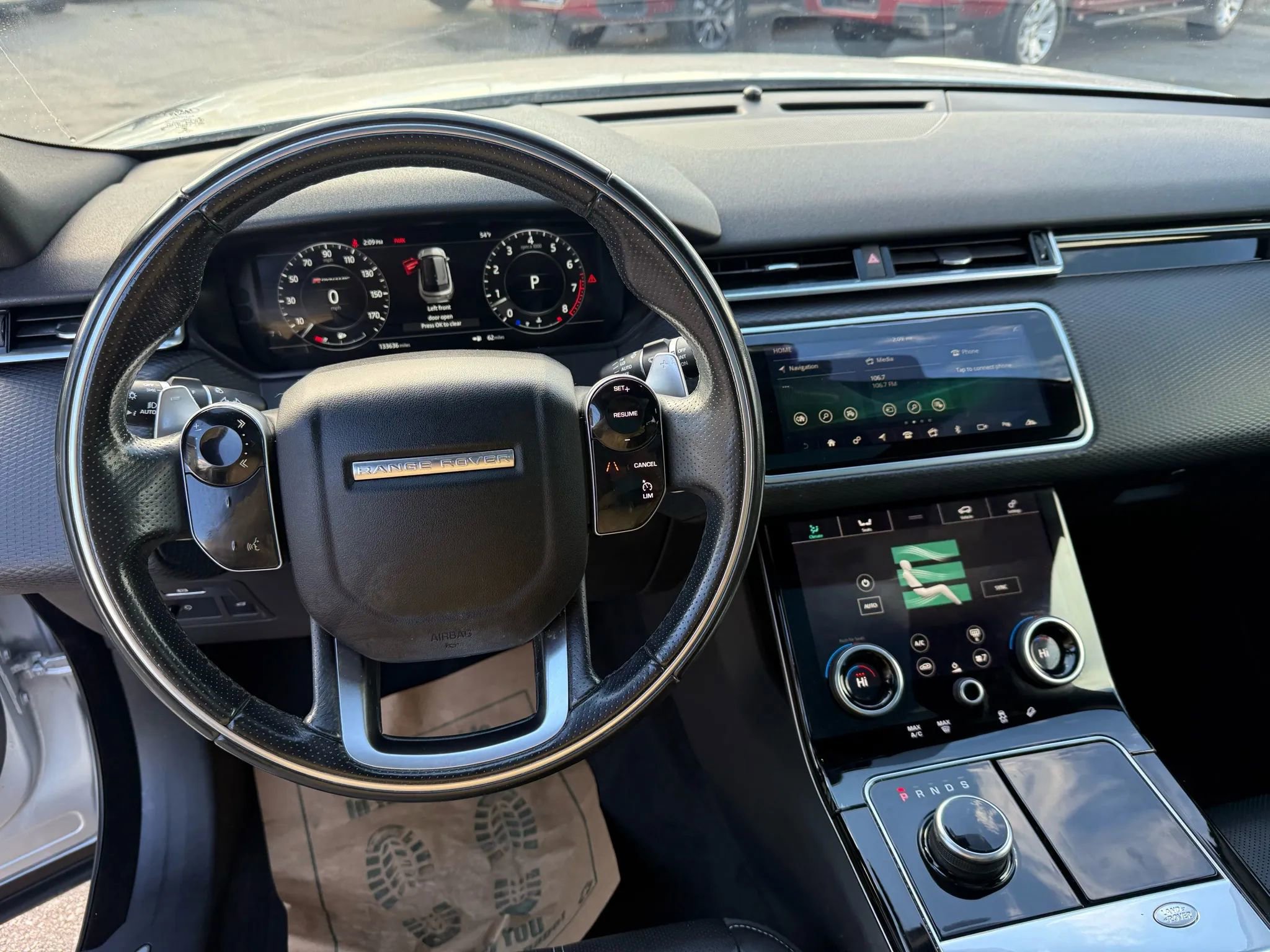 Used 2018 Land Rover Range Rover Velar R-Dynamic SE image 23