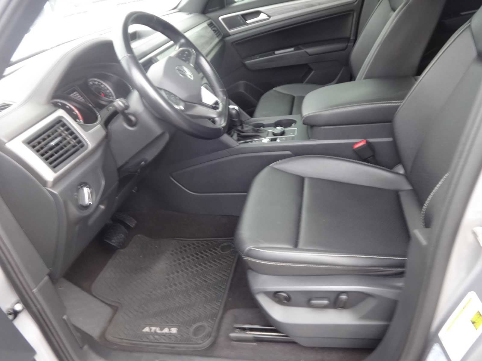 Used 2020 Volkswagen Atlas Cross Sport SE w/ Towing Package image 14