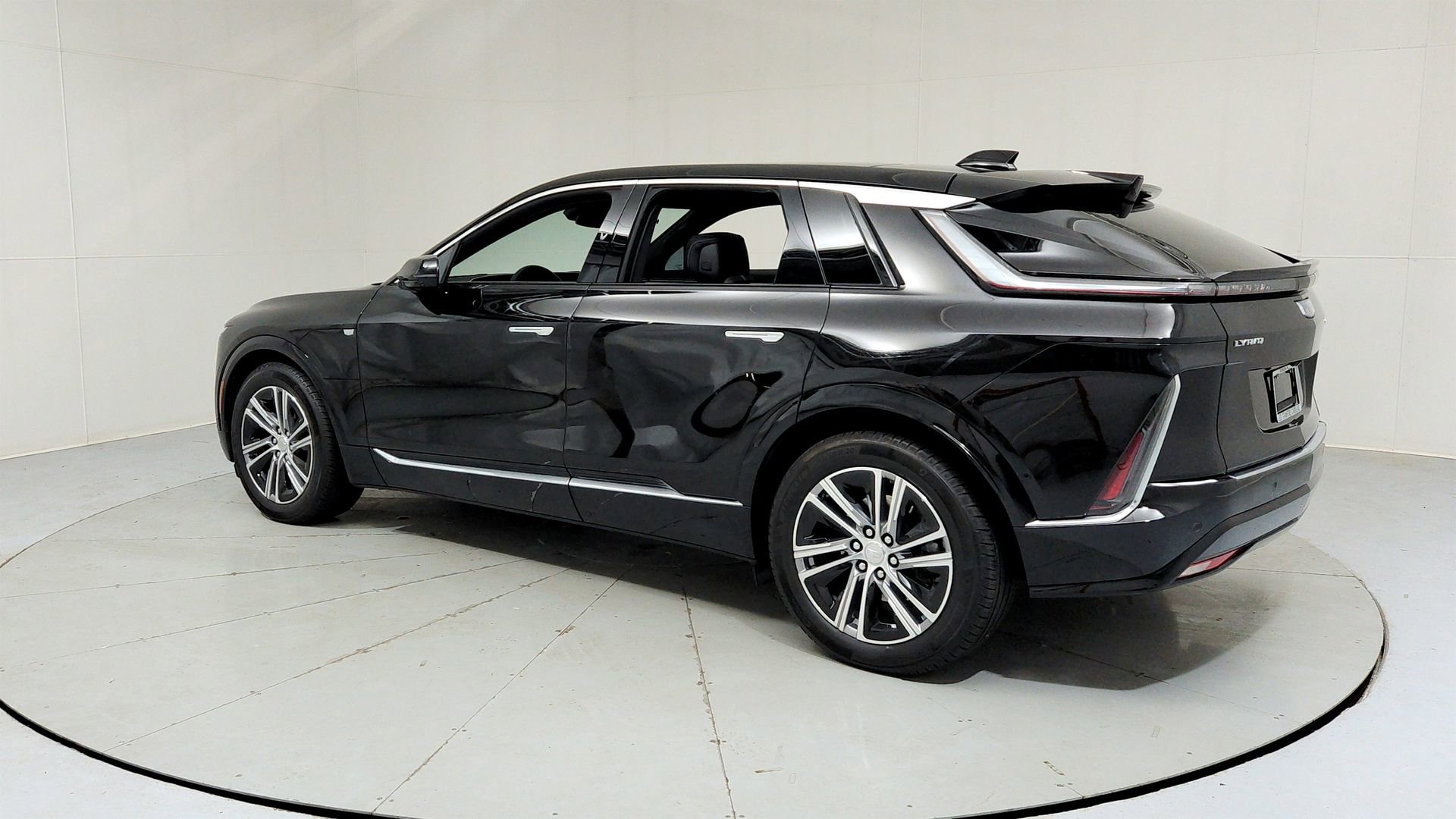 Certified 2025 Cadillac Lyriq Luxury w/ LPO, Floor Liner Package image 3