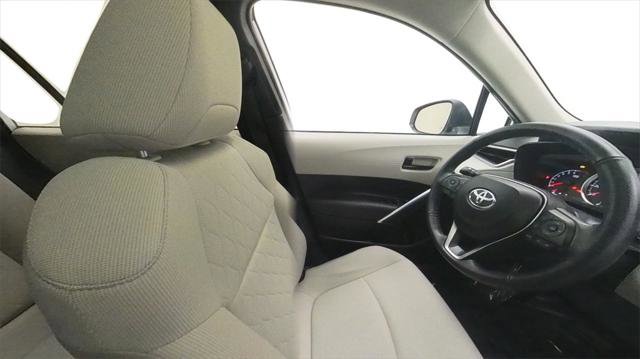 Certified 2022 Toyota Corolla Cross LE image 32
