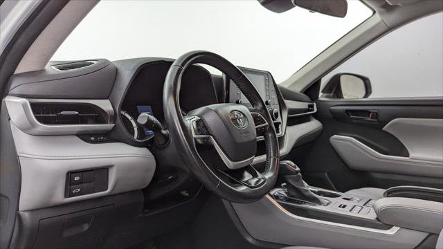 Used 2022 Toyota Highlander LE image 27