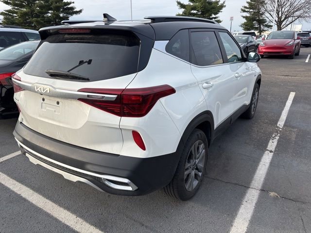 Used 2023 Kia Seltos S w/ Navigation Package image 7