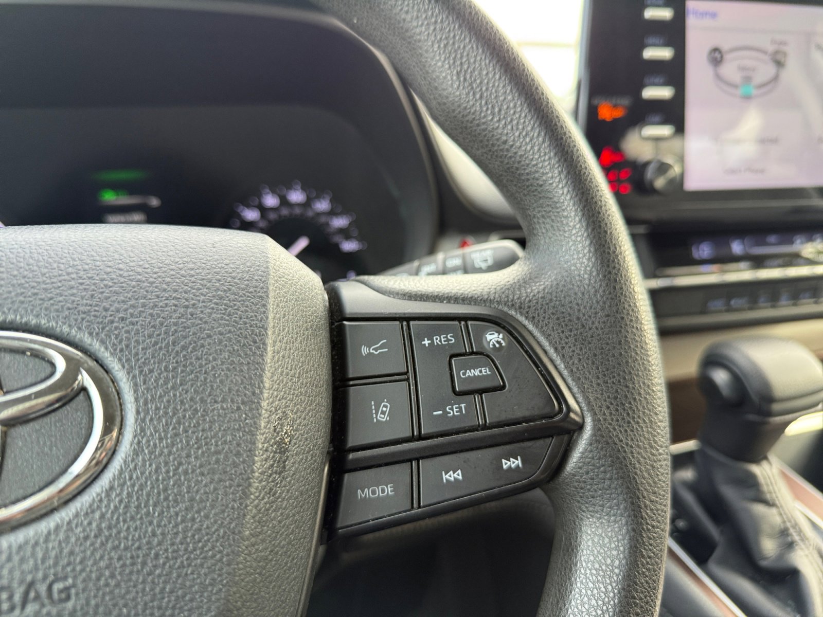 Used 2022 Toyota Sienna LE image 18