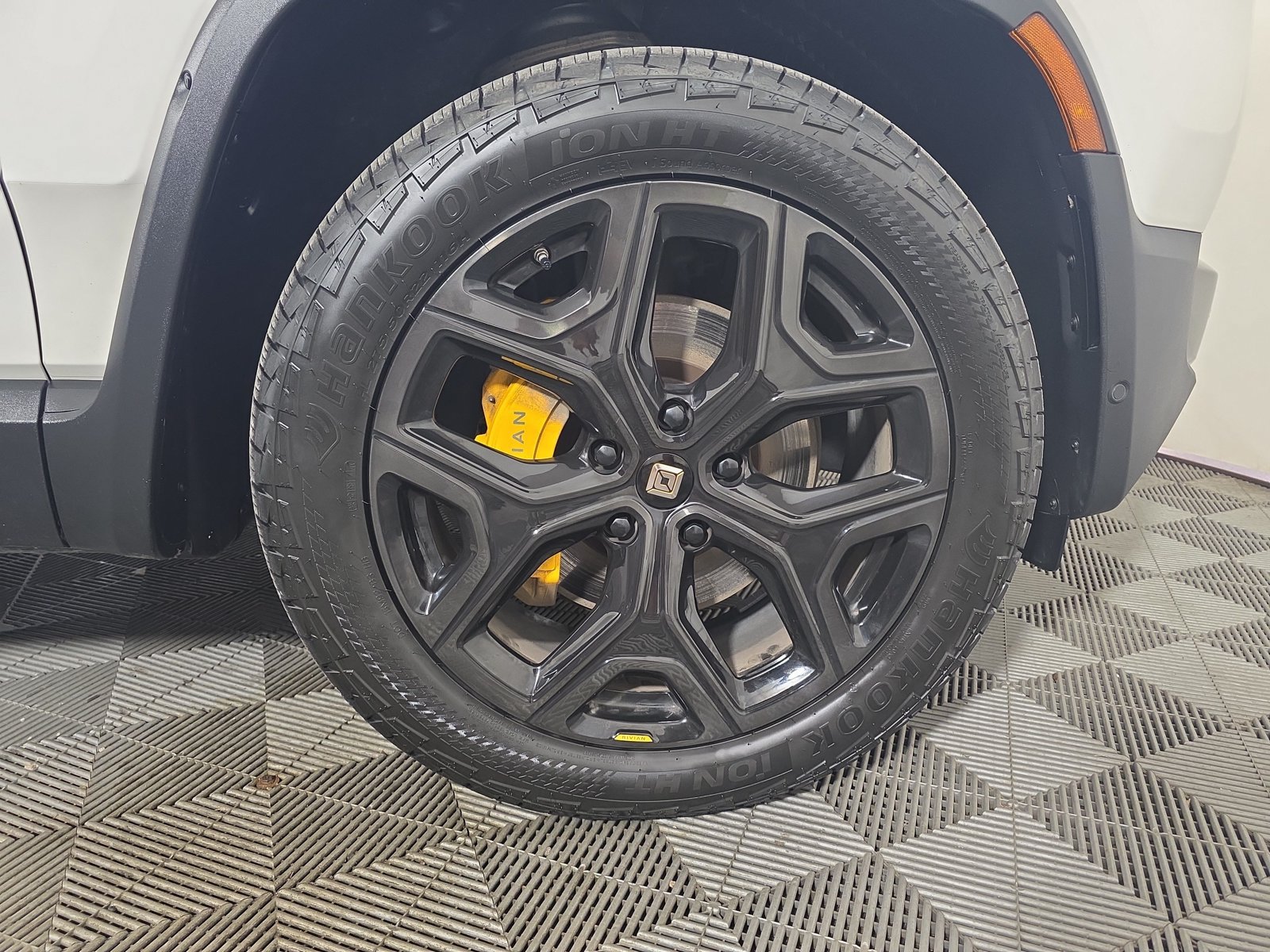 Used 2023 Rivian R1T Adventure Quad AWD/4WD image 11
