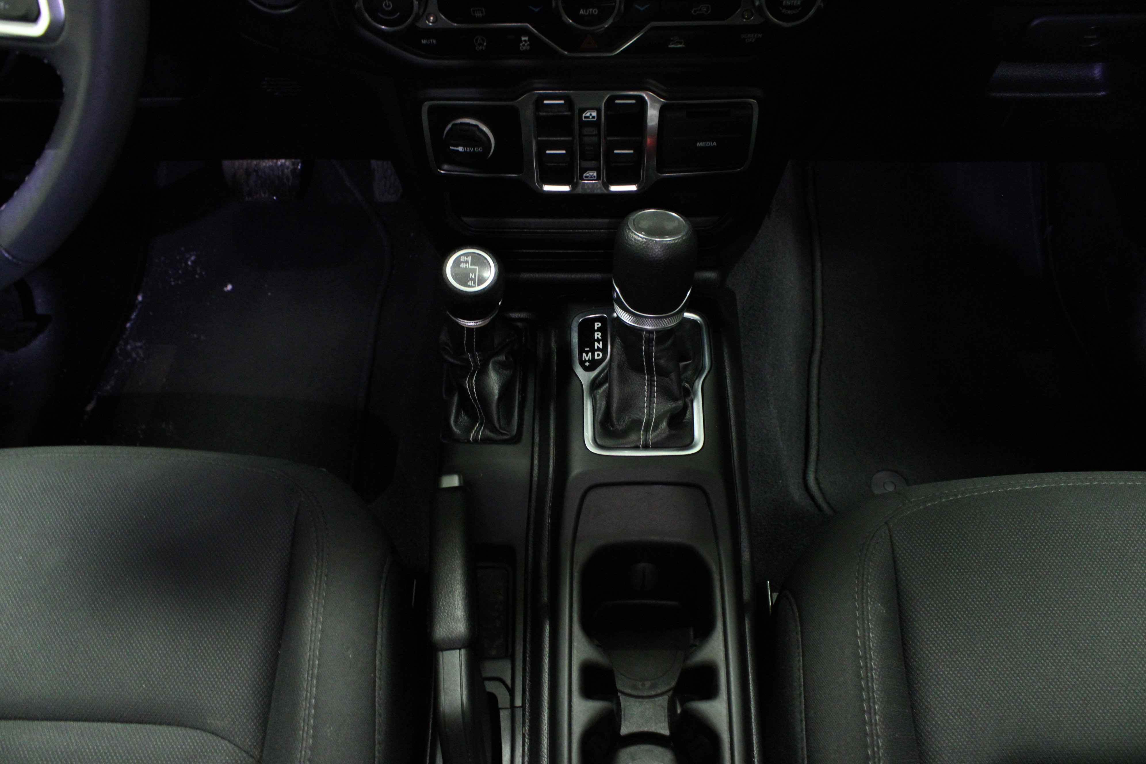 Used 2023 Jeep Wrangler Unlimited Sahara AWD/4WD image 19