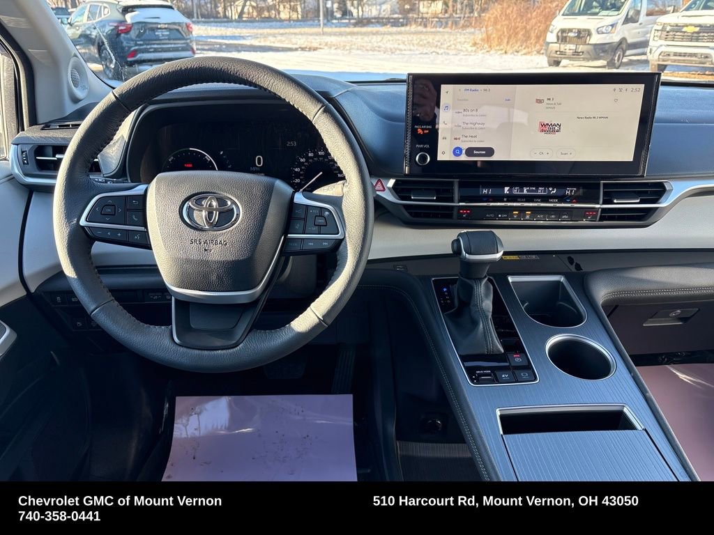Used 2025 Toyota Sienna XLE w/ XLE Plus Package image 16