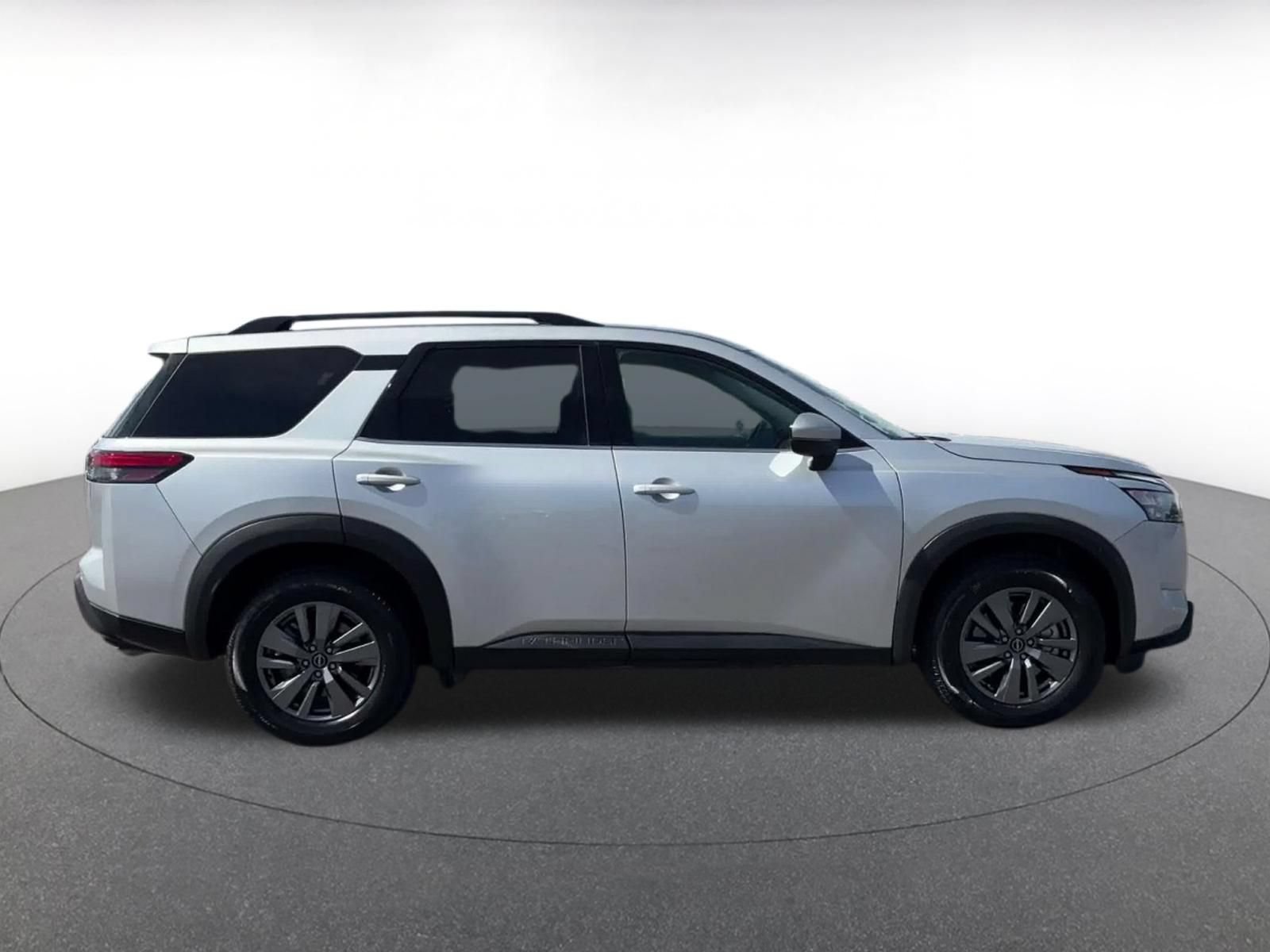 Used 2025 Nissan Pathfinder SV AWD/4WD image 13