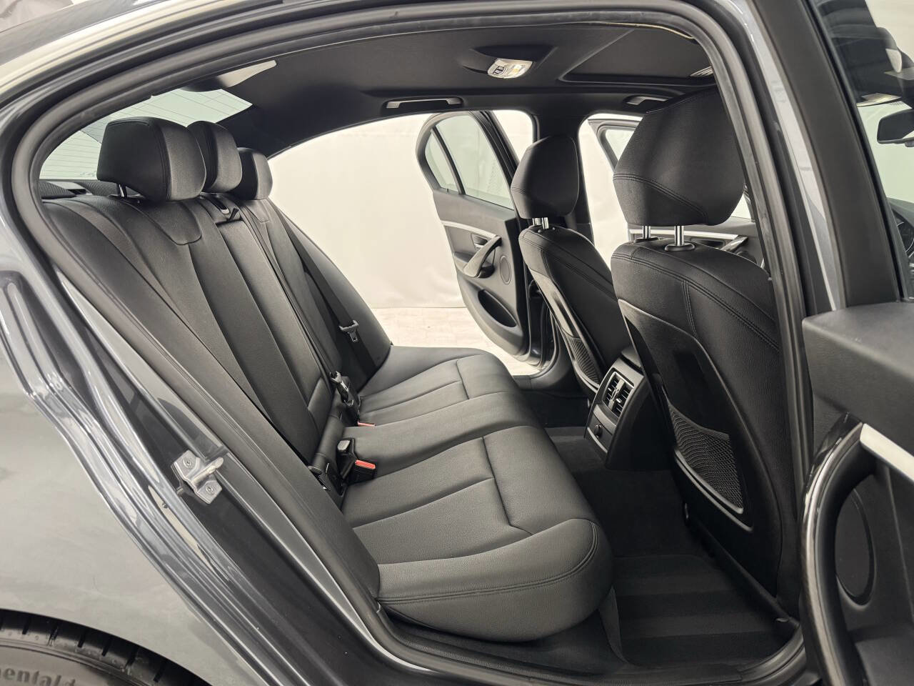 Used 2017 BMW 330i Sedan image 16