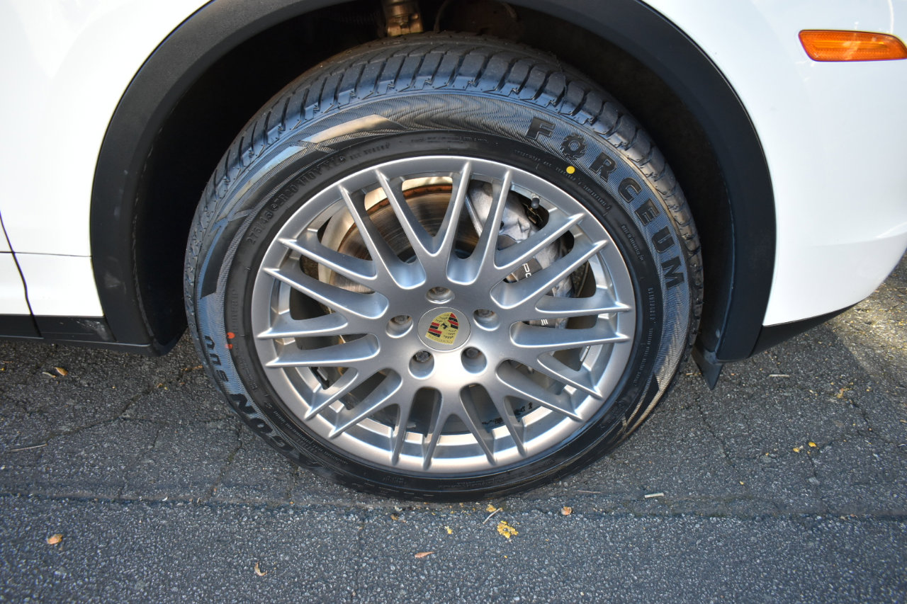 Used 2018 Porsche Cayenne Platinum Edition image 39