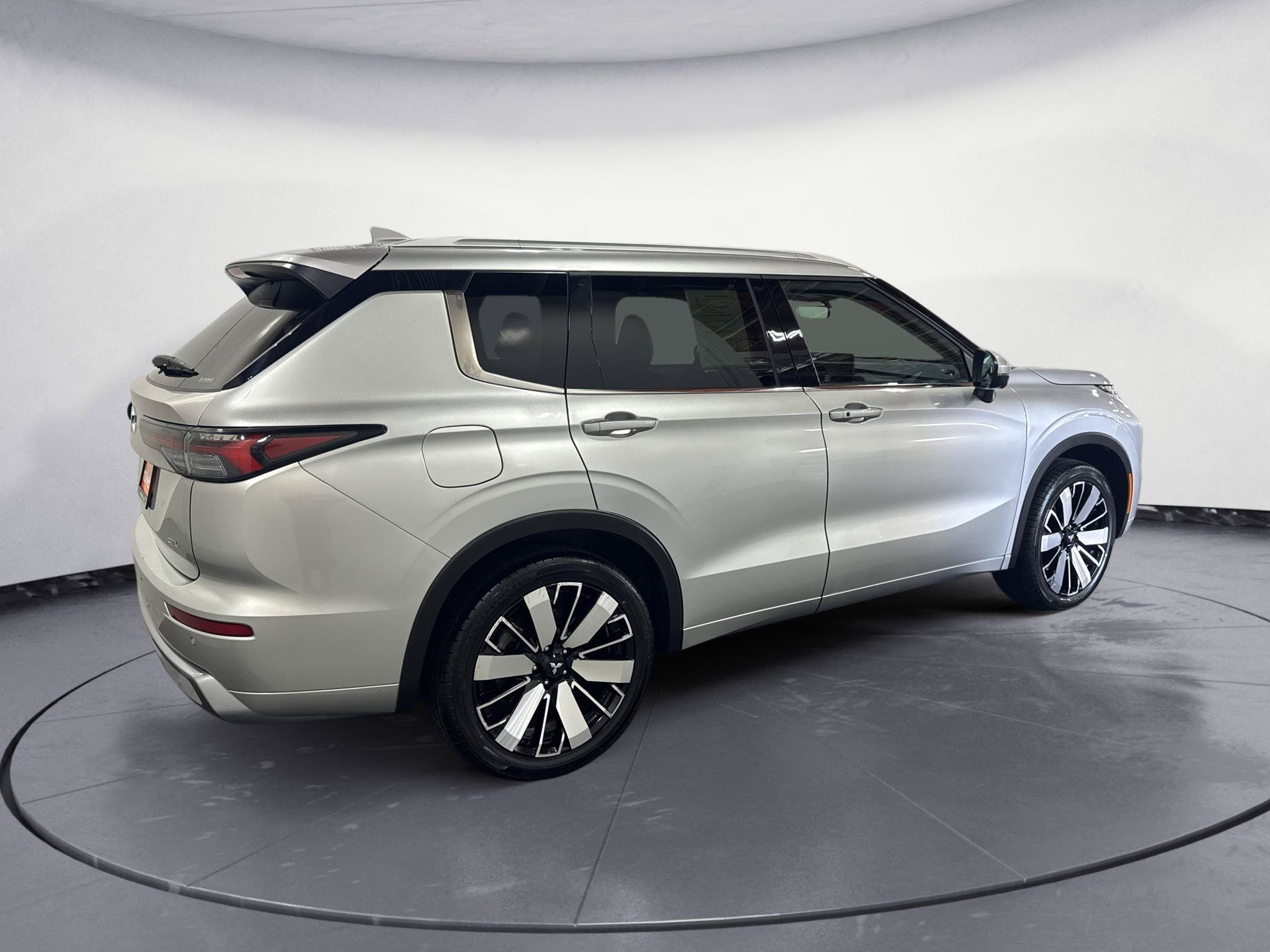 Used 2025 Mitsubishi Outlander SEL AWD/4WD image 18