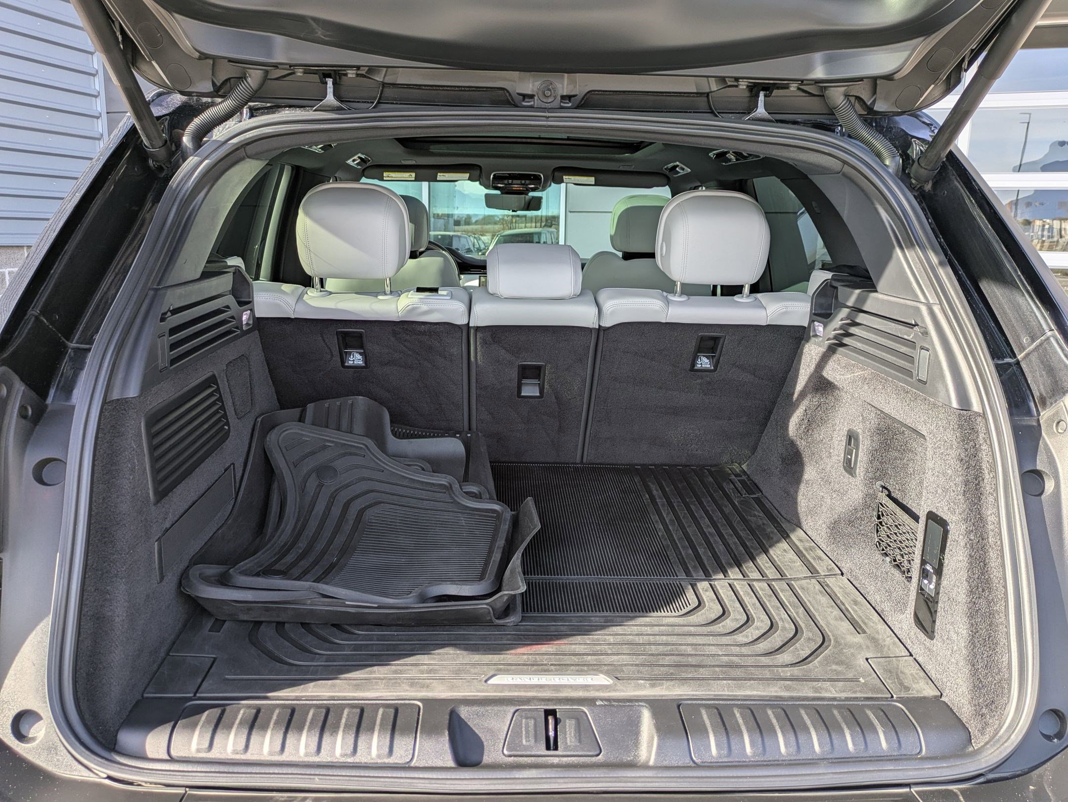 Used 2024 Land Rover Range Rover Sport SE image 28