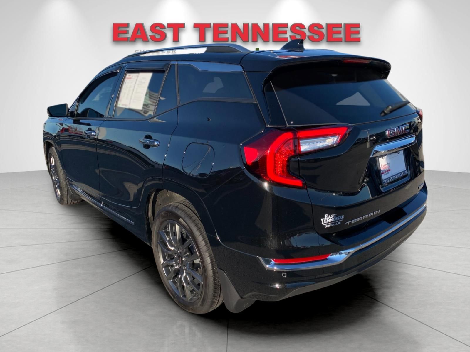 Used 2024 GMC Terrain Denali w/ Black Diamond Edition image 5