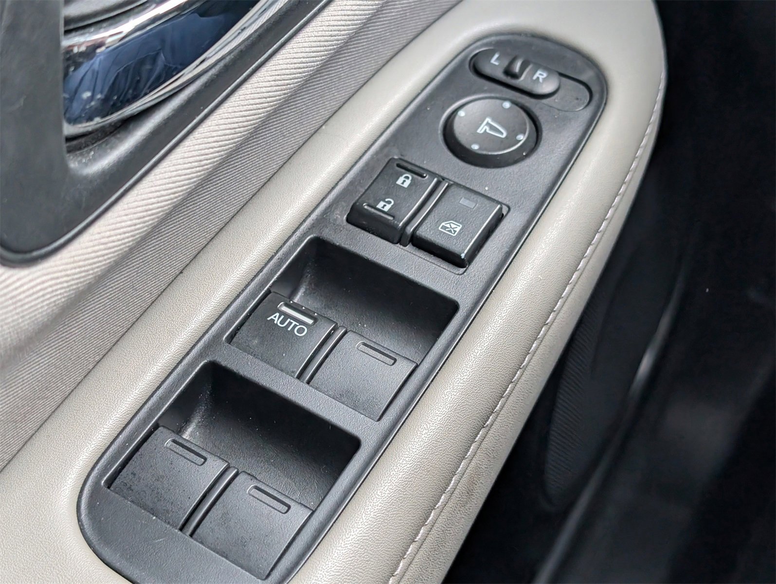 Used 2016 Honda HR-V LX image 11