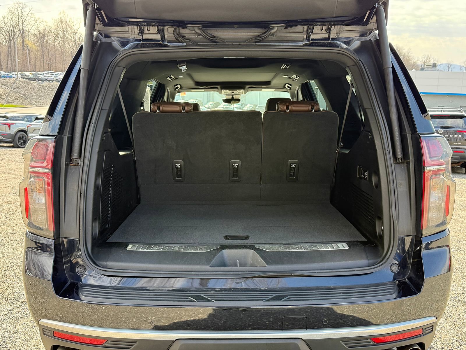 Used 2023 Chevrolet Suburban High Country image 9