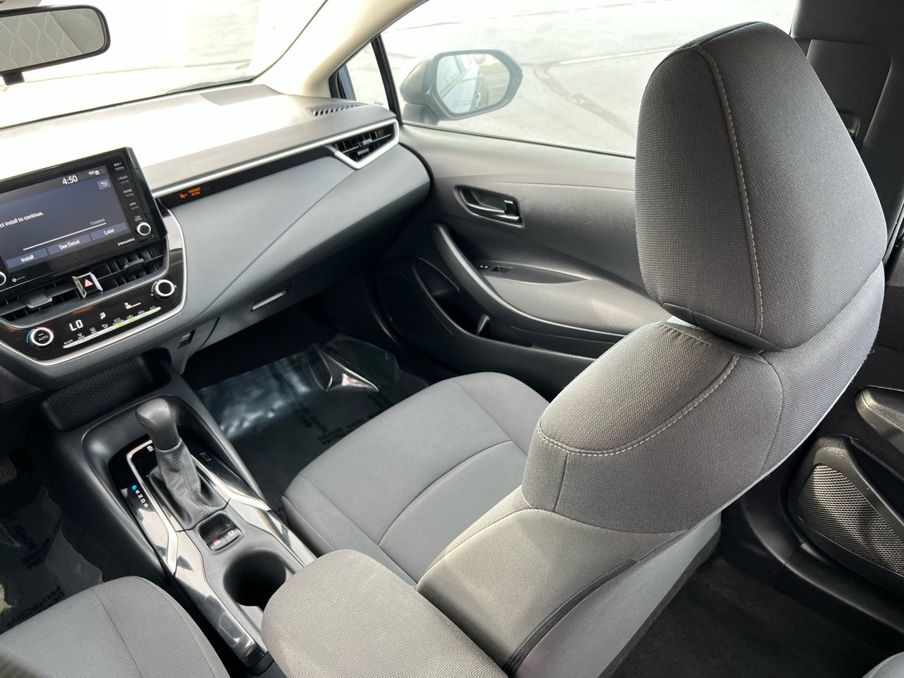 Used 2022 Toyota Corolla LE image 47