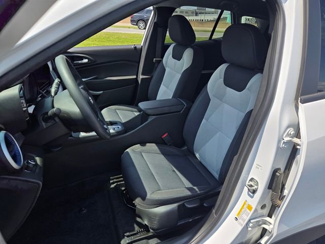 Used 2024 Chevrolet Trax LS w/ LS Convenience Package image 9