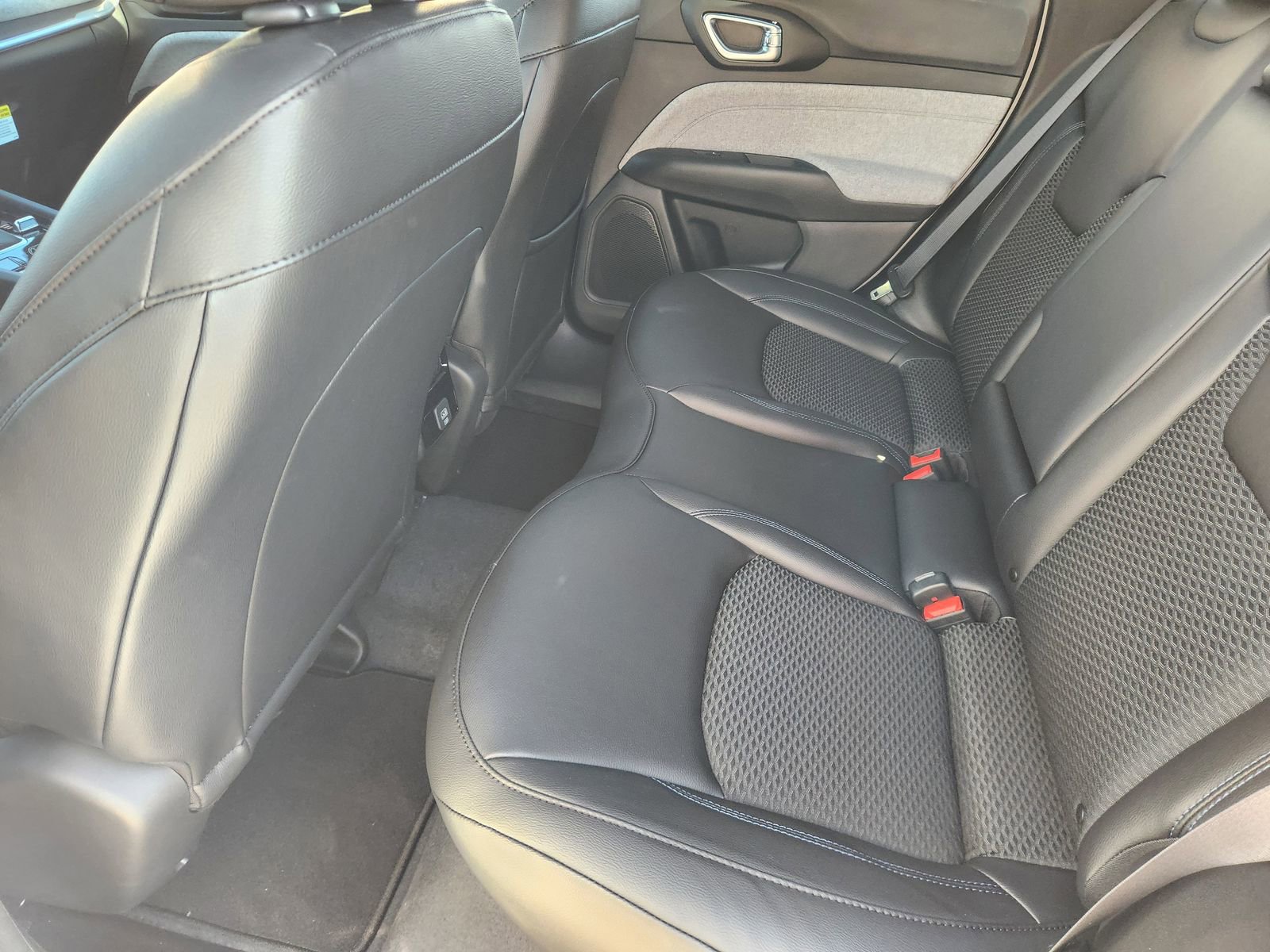 New 2026 Jeep Compass Latitude AWD/4WD image 21
