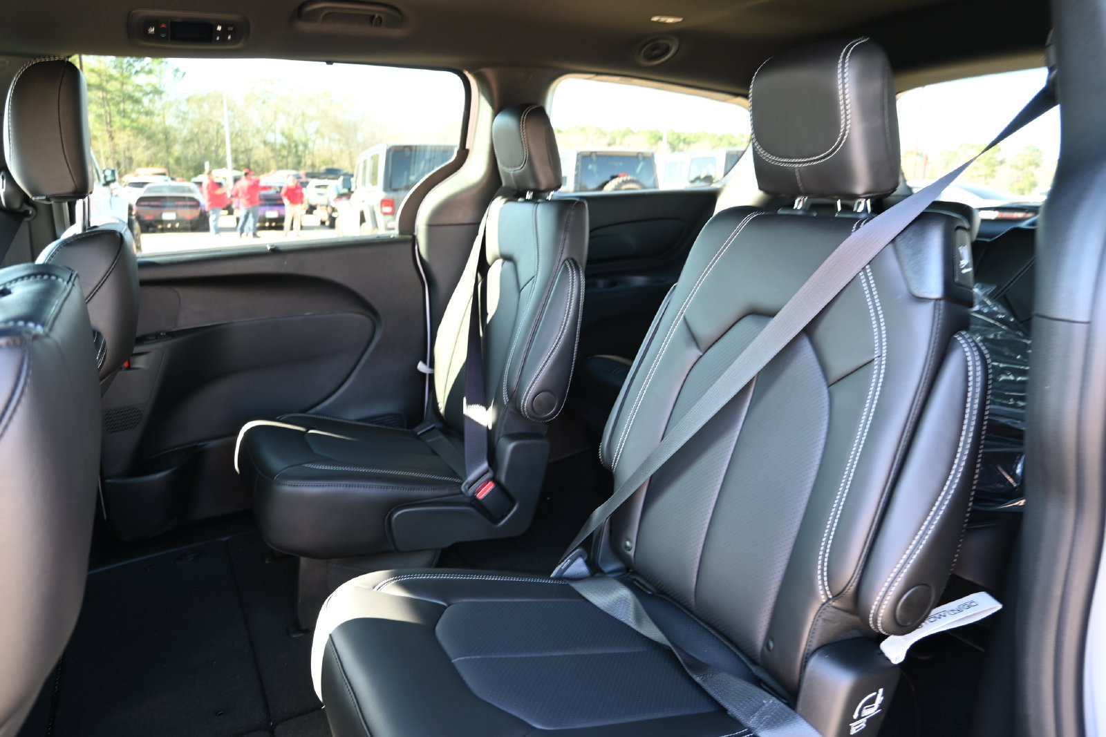 New 2026 Chrysler Pacifica Select AWD/4WD image 17