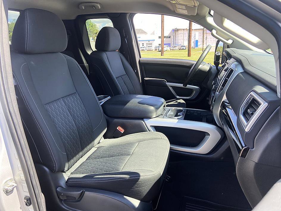 Used 2018 Nissan Titan SV w/ SV Convenience Package image 17