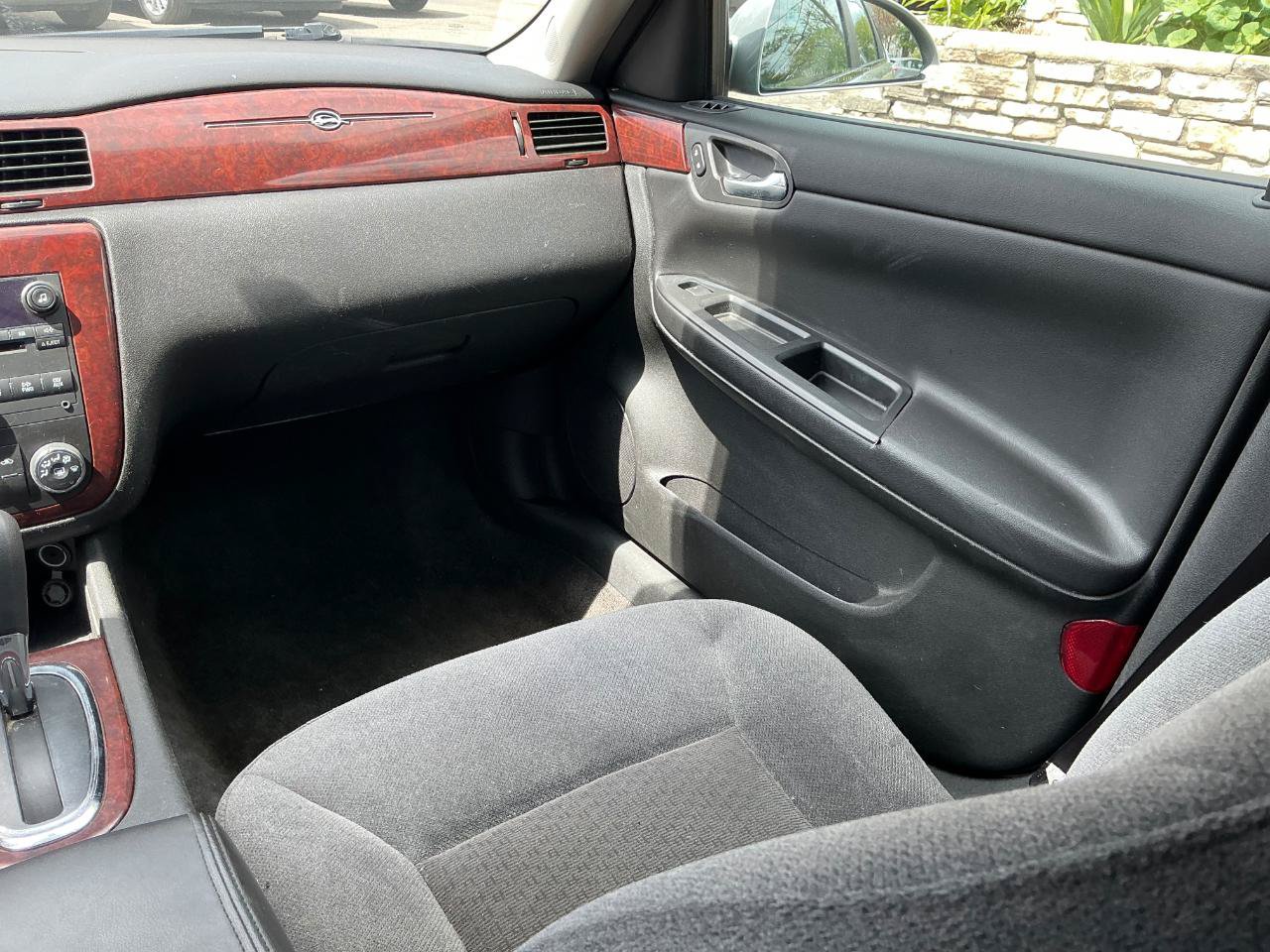 Used 2009 Chevrolet Impala LT FWD image 15