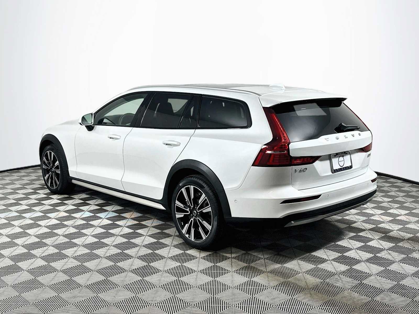 Used 2026 Volvo V60 B5 Cross Country Ultra w/ Climate Package AWD/4WD image 5