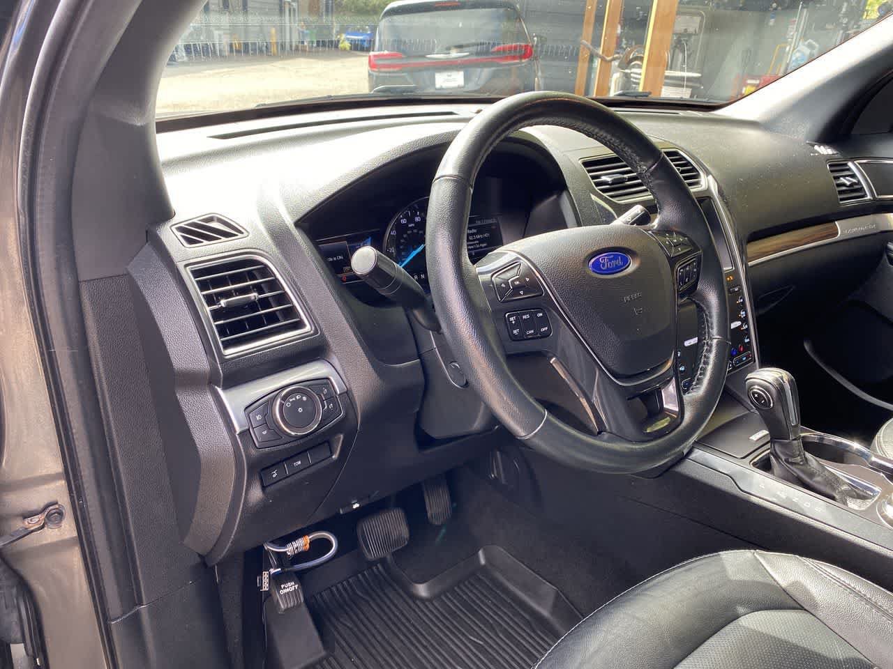 Used 2019 Ford Explorer Limited w/ Class III Trailer Tow Package AWD/4WD image 2