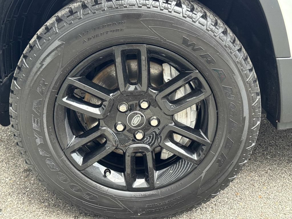 Certified 2024 Land Rover Defender 110 S AWD/4WD image 12