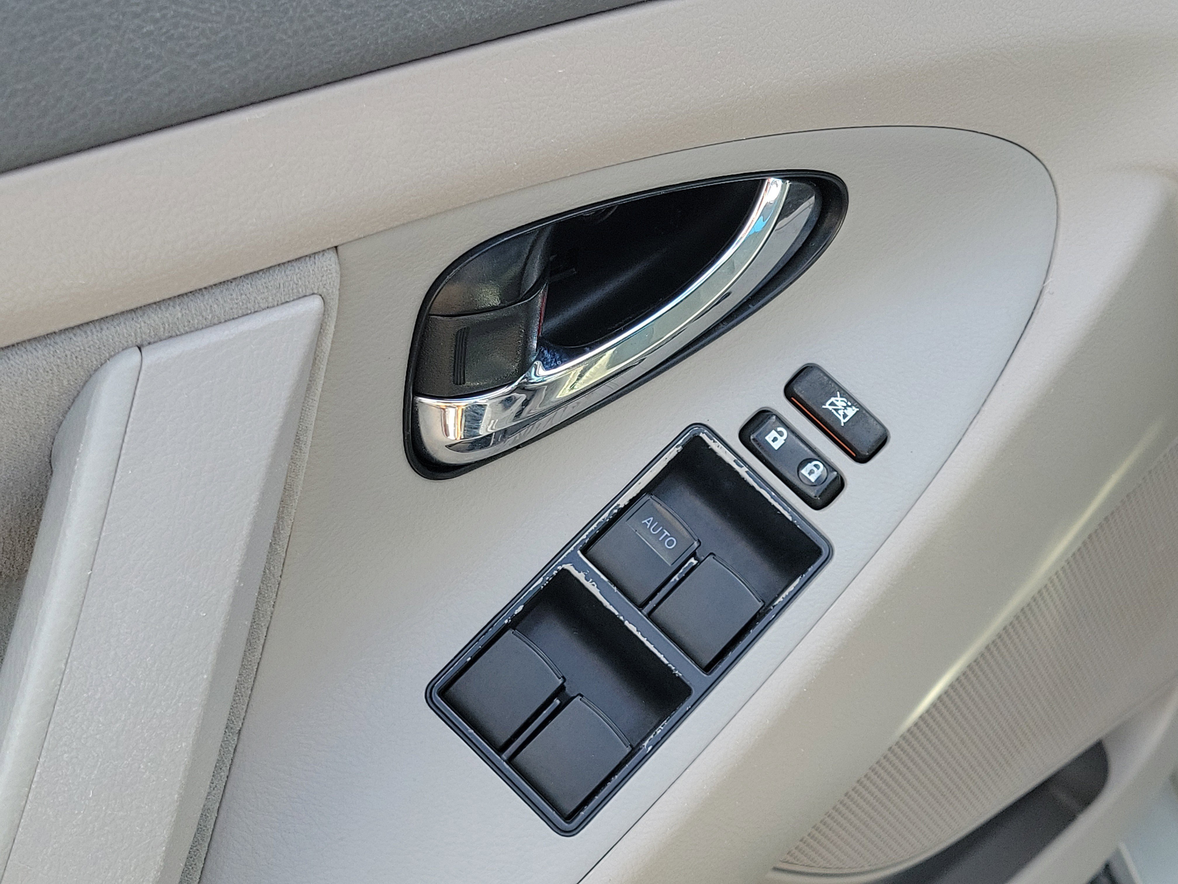 Used 2009 Toyota Camry SE FWD image 19
