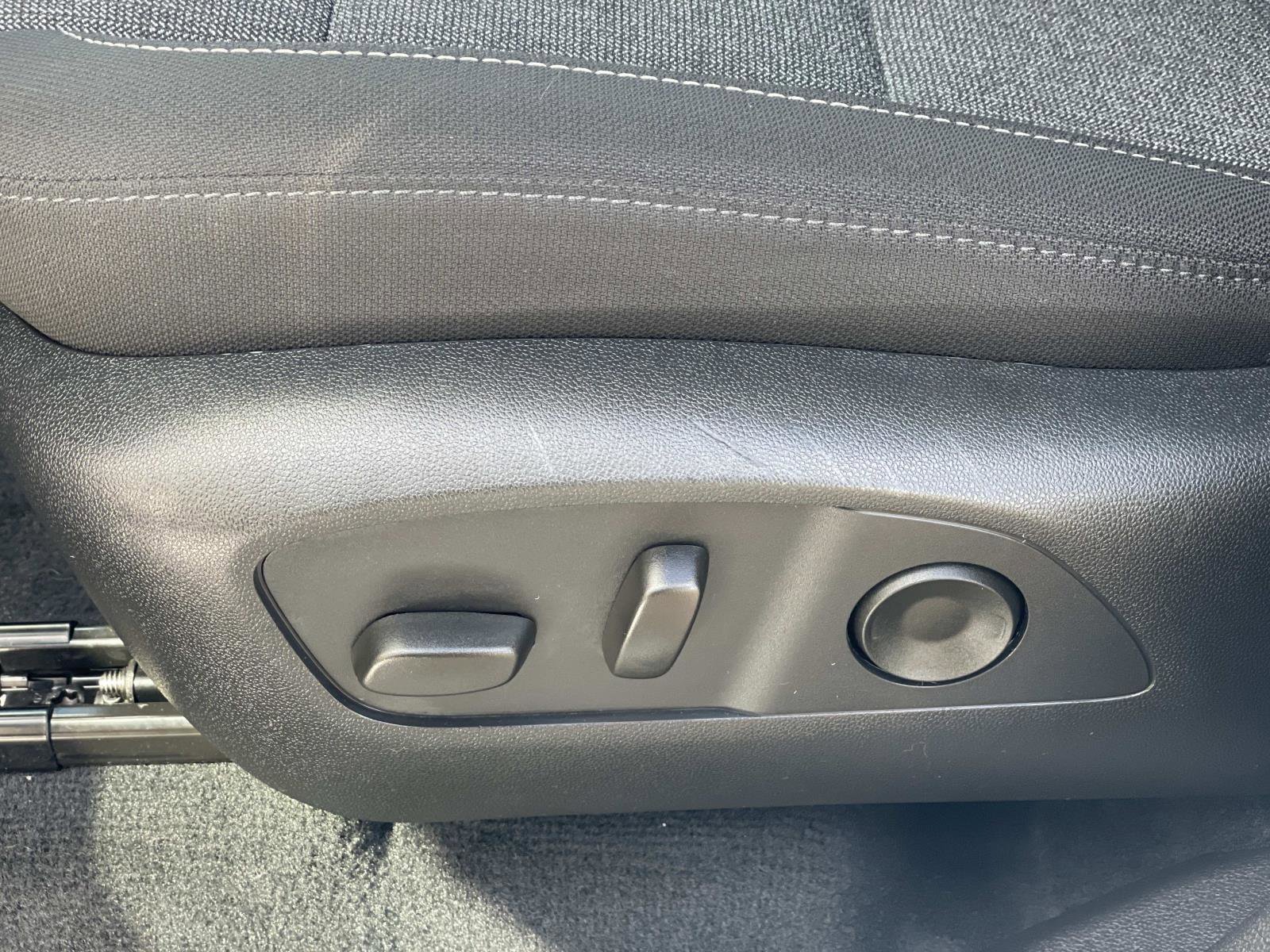 Used 2026 GMC Acadia Elevation image 19