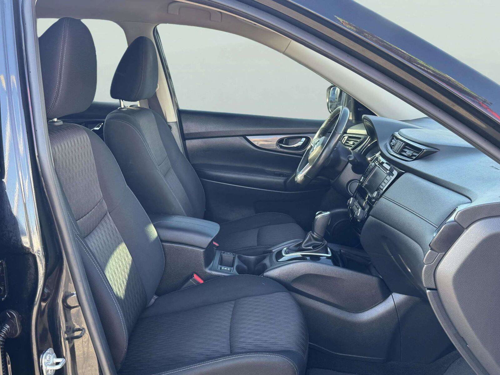 Used 2019 Nissan Rogue SV FWD image 41