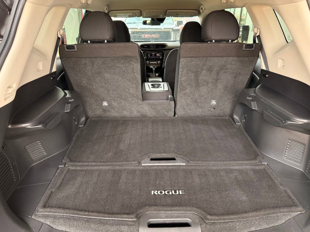 Used 2020 Nissan Rogue S FWD image 30
