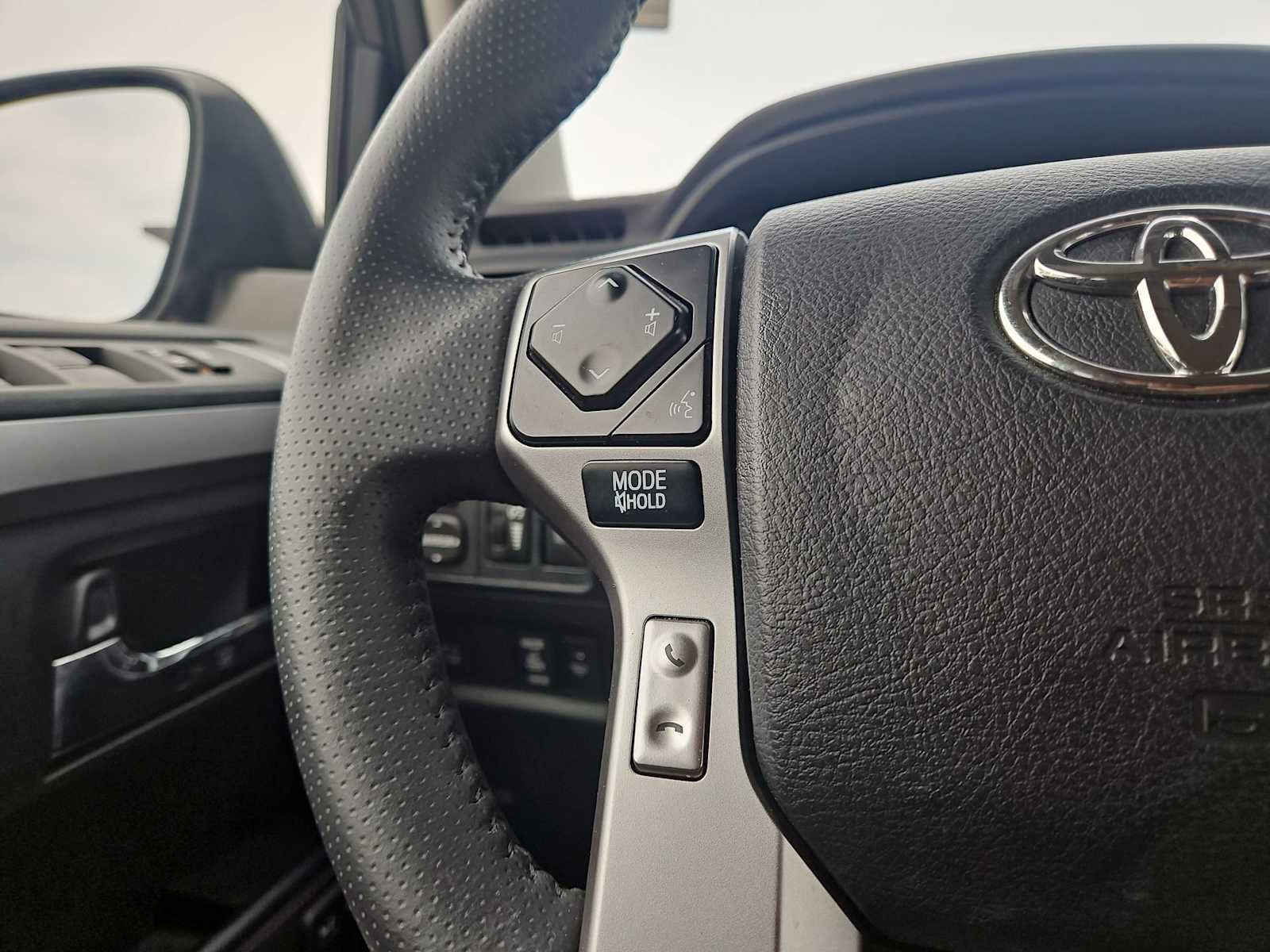 Used 2022 Toyota 4Runner Limited AWD/4WD image 25