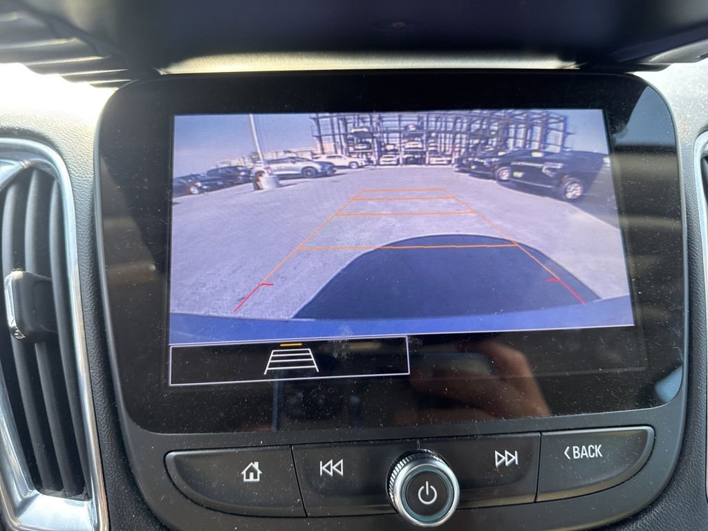 Used 2021 Chevrolet Malibu LT FWD image 9