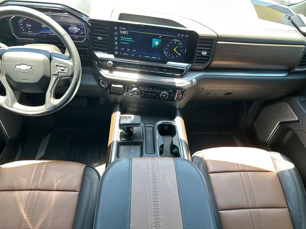 Used 2025 Chevrolet Silverado 1500 High Country w/ High Country Premium Package AWD/4WD image 17
