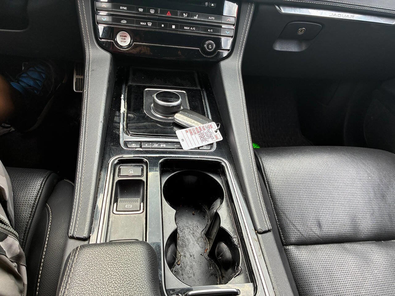 Used 2019 Jaguar F-PACE R-Sport AWD/4WD image 4